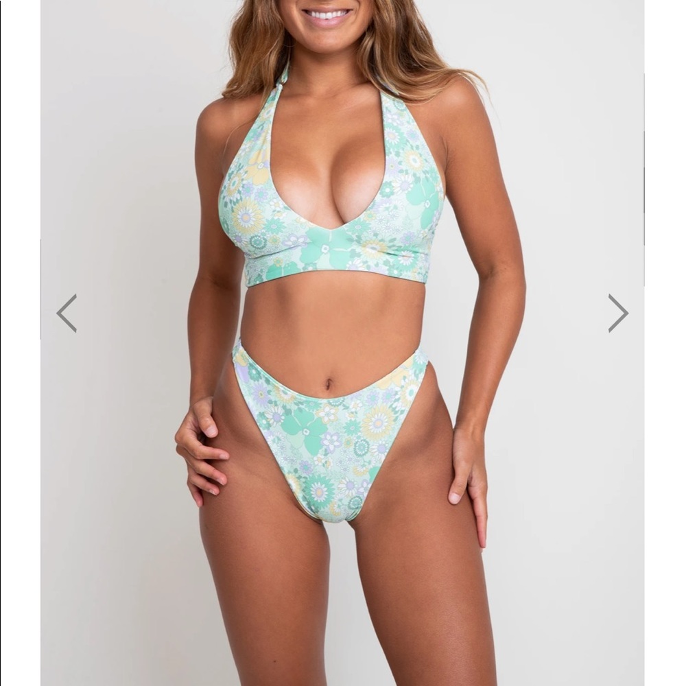 ISO Skatie Lacey top in Haleiwa - Medium